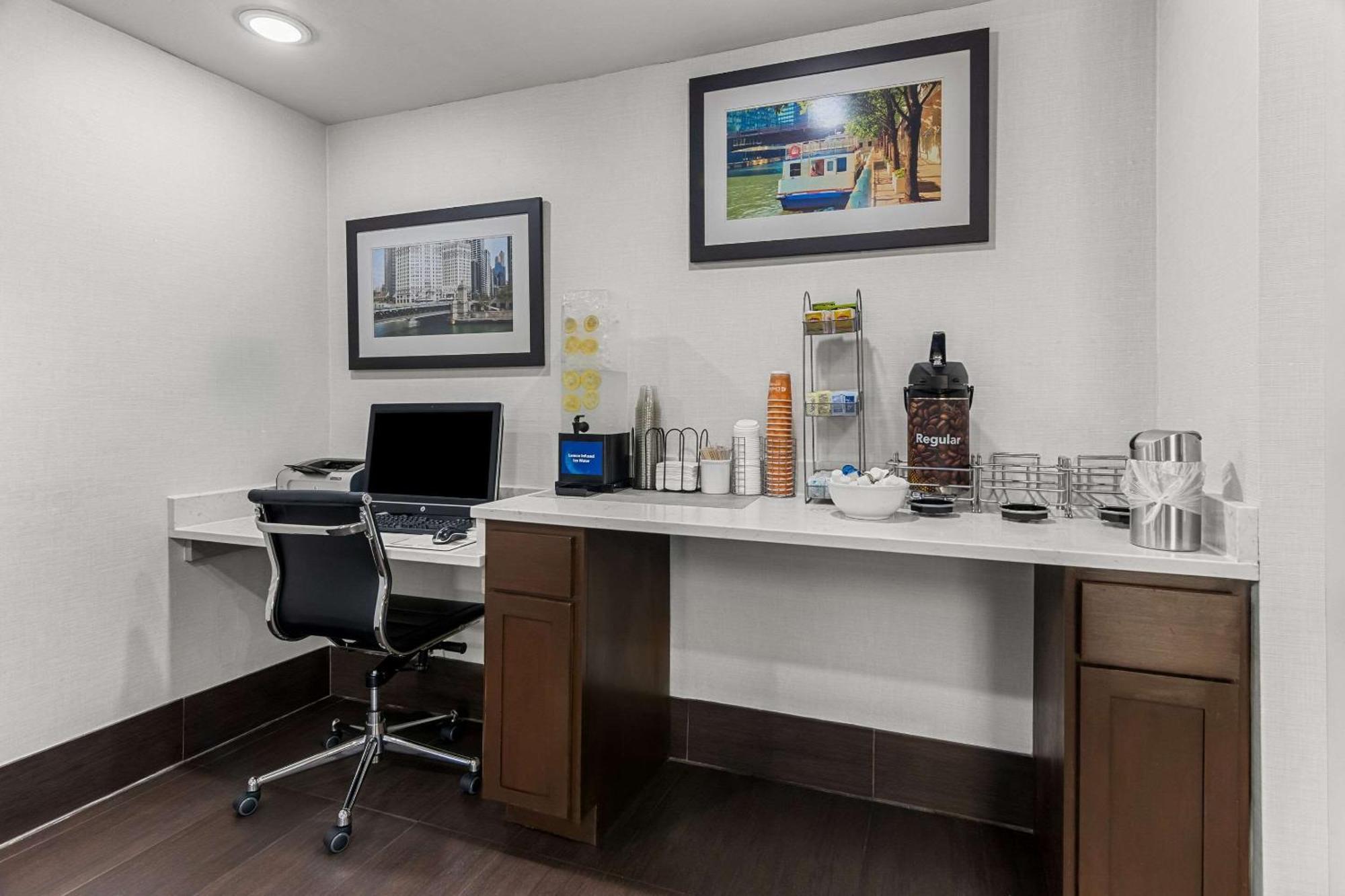 Comfort Inn & Suites Near Tinley Park Amphitheater Экстерьер фото